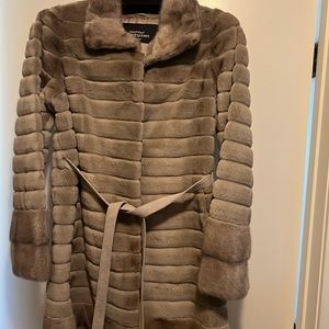 100%mink fur. Bloomingdales Maximilian. Brand new. Never worn.